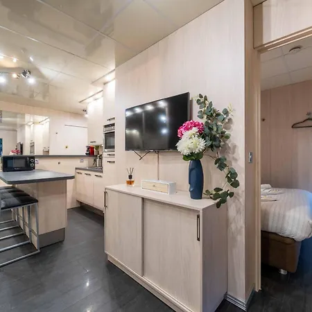 Ciel D Azur Avec Terrasse En Plein Centre Pres De La Croisette