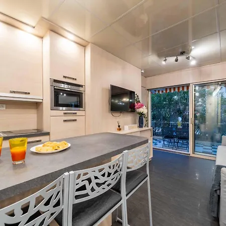 Appartement Ciel D Azur Avec Terrasse En Plein Centre Pres De La Croisette Cannes