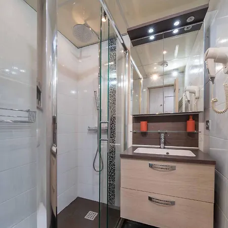 Ciel D Azur Avec Terrasse En Plein Centre Pres De La Croisette Appartement *