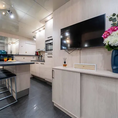 Appartement Ciel D Azur Avec Terrasse En Plein Centre Pres De La Croisette Cannes