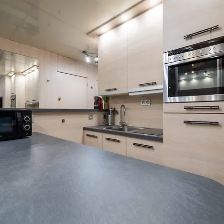 Ciel D Azur Avec Terrasse En Plein Centre Pres De La Croisette Cannes